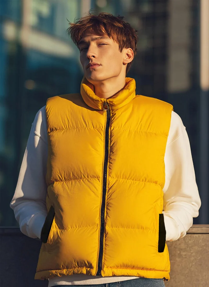 أوربانو فاشن Urbano Fashion Men's Mustard Sleeveless Zippered Puffer Jacket